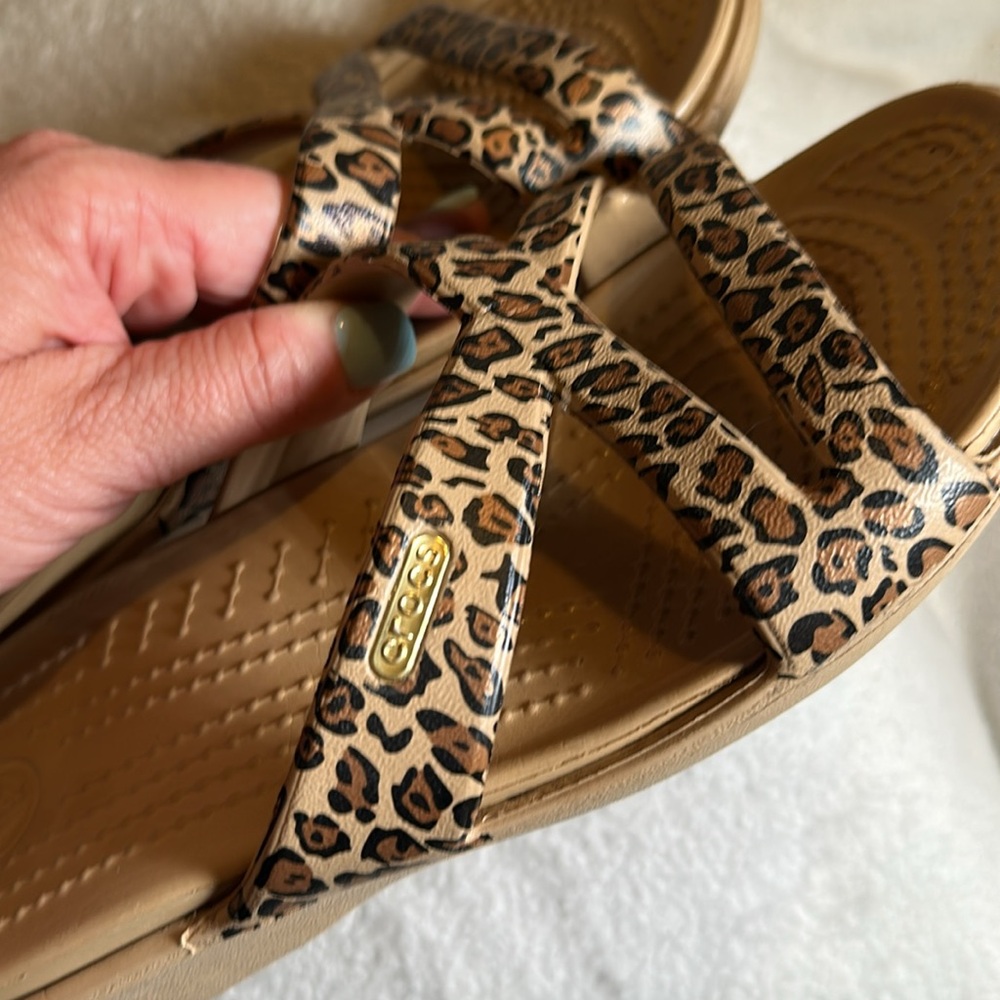 CROCS Patricia II Leopard Tan and Brown Wedge Slide on Sandals Size 6 - Picture 3 of 6